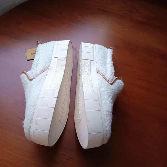 Women's Sherpa Slip-on Shoes by Steve Madden Cool Planet - Picture 7 of 9